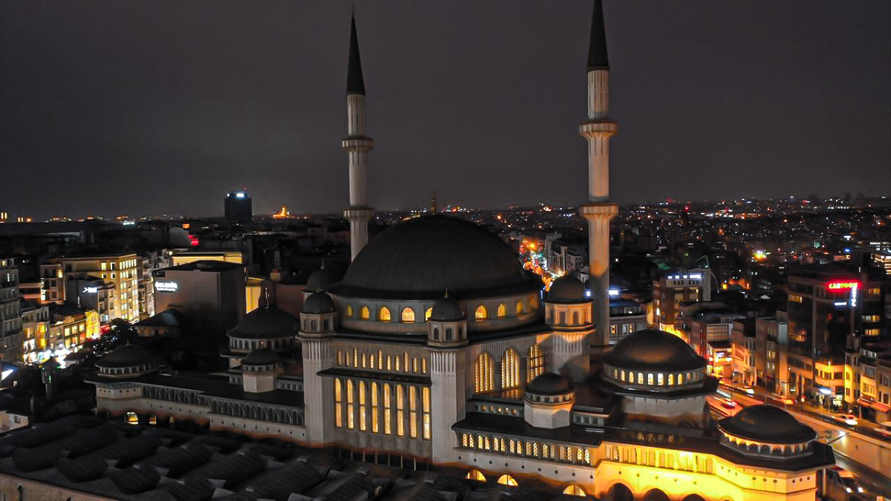 Taksim Camii bugünün konusu değildir. 150 yıla uzanan bir ayakta kalma mücadelesinin, İslam olma ve İslam kalma mücadelesinin sembolüdür!